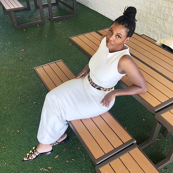 I'm Becca Alexis! Thanks for shopping my closet! - Picture 9 of 13